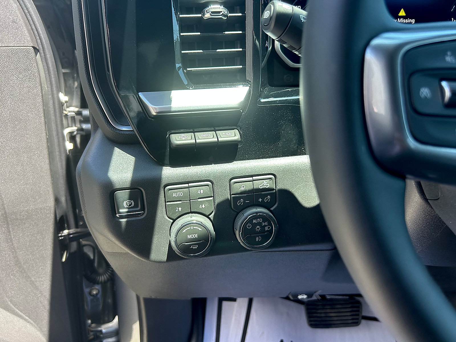New 2026 Chevrolet Silverado 1500 LTZ w/ LTZ Premium Package AWD/4WD image 17