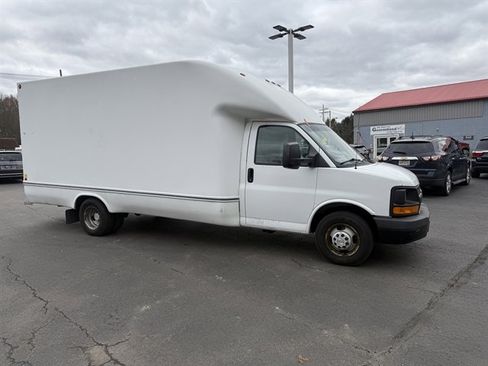 Used 2015 Chevrolet Express 3500 Extended w/ Smoker's Package image 4