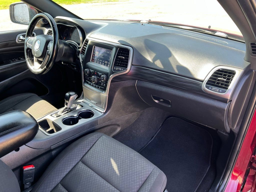 Used 2021 Jeep Grand Cherokee Laredo AWD/4WD image 7