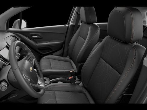 Used 2019 Chevrolet Trax LT w/ Sun & Sound Package FWD image 39