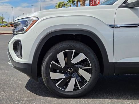 New 2026 Volkswagen Atlas Cross Sport SE FWD image 5