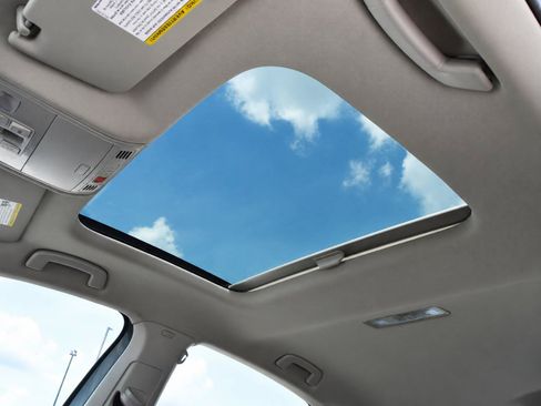 Used 2024 Volkswagen Jetta SE w/ Panoramic Sunroof Package FWD image 7
