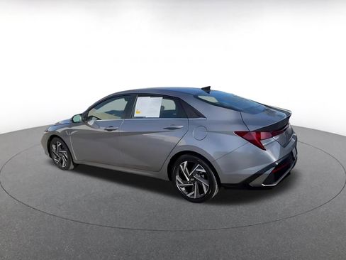 Used 2025 Hyundai Elantra Limited image 10