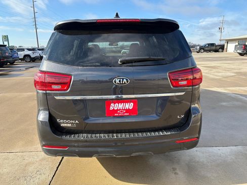 Used 2019 Kia Sedona LX image 5