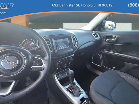 Used 2018 Jeep Compass Sport w/ Tech Group FWD image 14