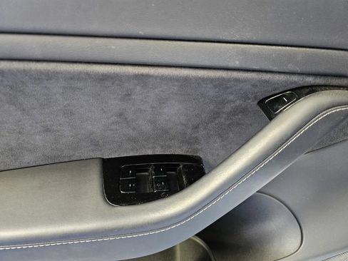 Used 2018 Tesla Model 3 Long Range RWD image 13