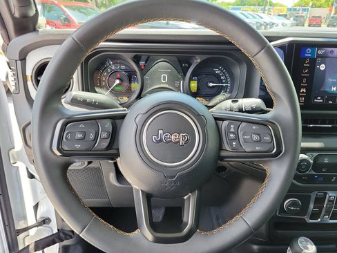 Used 2024 Jeep Wrangler Unlimited AWD/4WD image 24