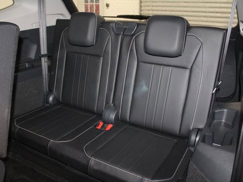 Used 2024 Volkswagen Tiguan SE image 27