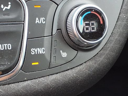 Used 2022 Chevrolet Malibu LT FWD image 21