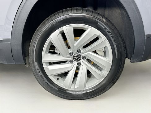 Used 2021 Volkswagen Atlas Cross Sport SE w/ Panoramic Sunroof Package image 11