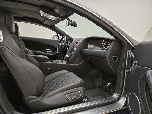 Used 2017 Bentley Continental GT image 25