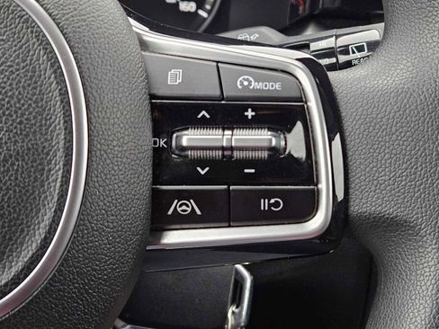 Used 2023 Kia Sorento LX image 24
