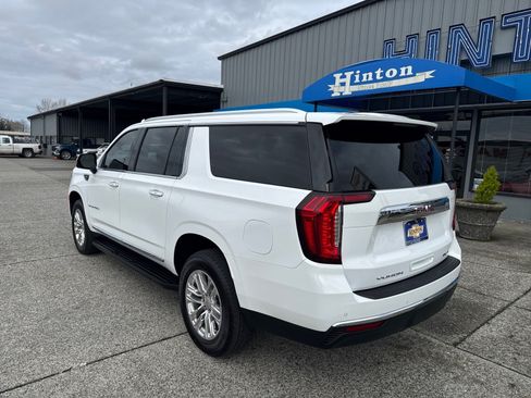 Used 2023 GMC Yukon XL SLT w/ SLT Luxury Package AWD/4WD image 3