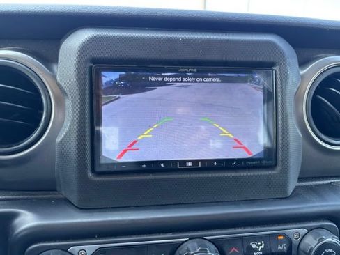 Used 2022 Jeep Gladiator Sport AWD/4WD image 14