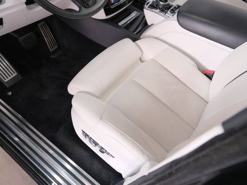 Used 2022 Rolls-Royce Phantom Sedan w/ The Phantom Package RWD image 10