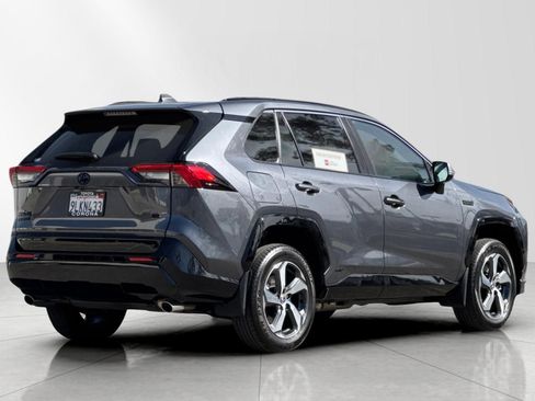 Used 2024 Toyota RAV4 SE w/ Weather & Moonroof Package image 4