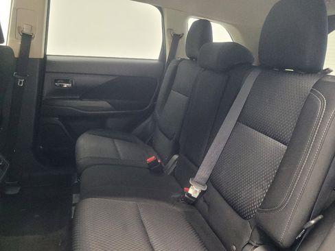 Used 2019 Mitsubishi Outlander SE image 18