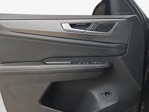 Used 2024 Volkswagen Atlas Cross Sport SE FWD image 25
