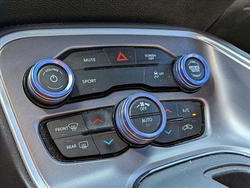 Used 2020 Dodge Challenger SXT image 9