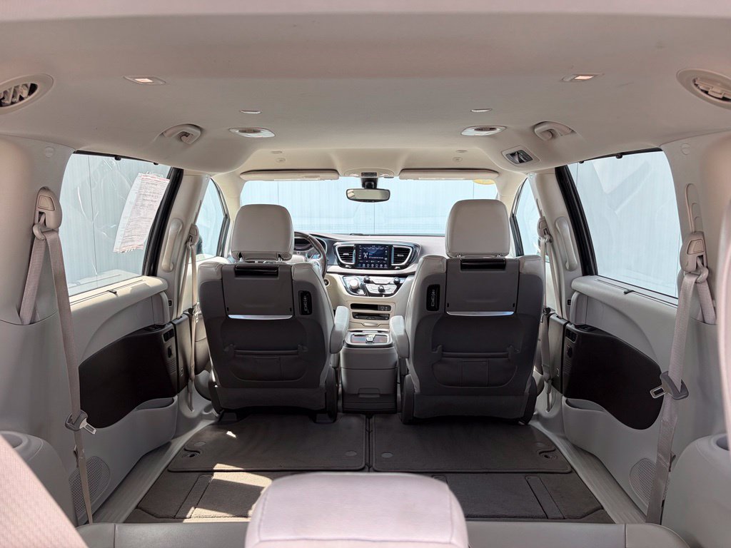 Used 2020 Chrysler Pacifica Touring-L Plus FWD image 19