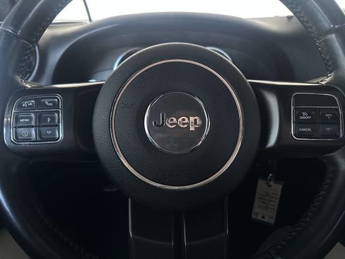 Used 2017 Jeep Wrangler Unlimited Rubicon image 30