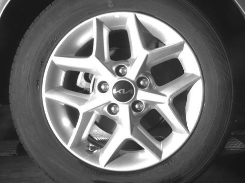 Used 2025 Kia Soul LX w/ LX Technology Package FWD image 15