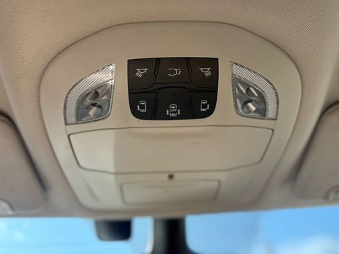 Used 2022 Chrysler Pacifica Touring-L w/ Uconnect Theater Family Group FWD image 35