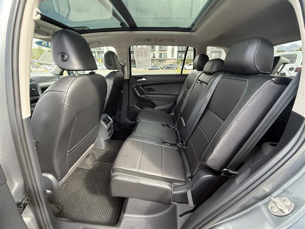 Used 2018 Volkswagen Tiguan SEL AWD/4WD image 18