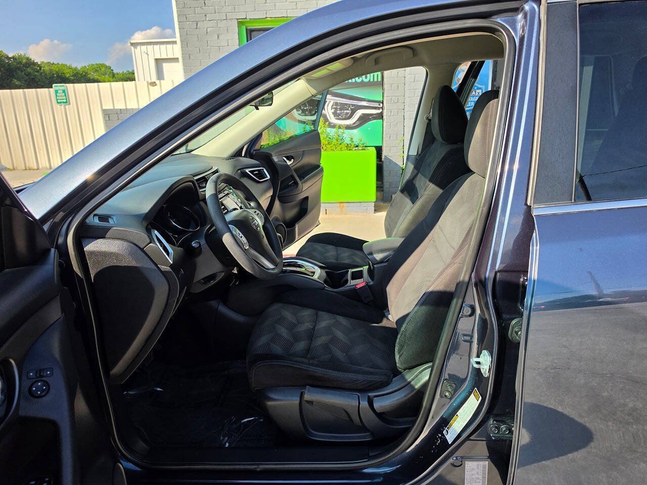 Used 2014 Nissan Rogue S FWD image 16