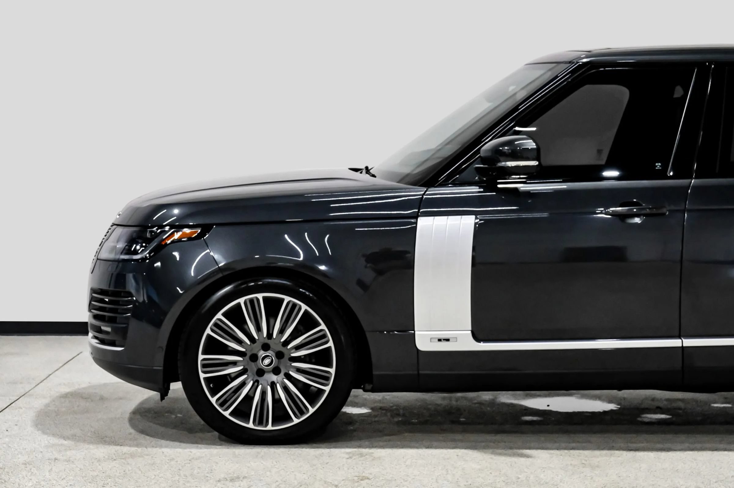Used 2019 Land Rover Range Rover Long Wheelbase Supercharged AWD/4WD image 10