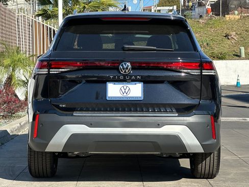 New 2026 Volkswagen Tiguan SE image 6