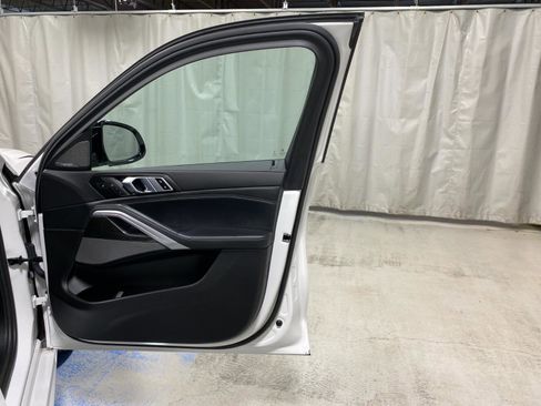 Used 2022 BMW X6 M50i w/ Executive Package image 21