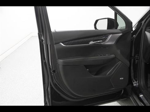 Used 2023 Cadillac XT6 Premium Luxury w/ Technology Package AWD/4WD image 4