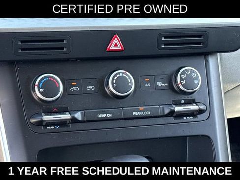 Used 2023 Kia Carnival LX FWD image 21