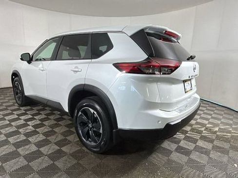 Used 2026 Nissan Rogue SV w/ Cold Weather Package AWD/4WD image 5