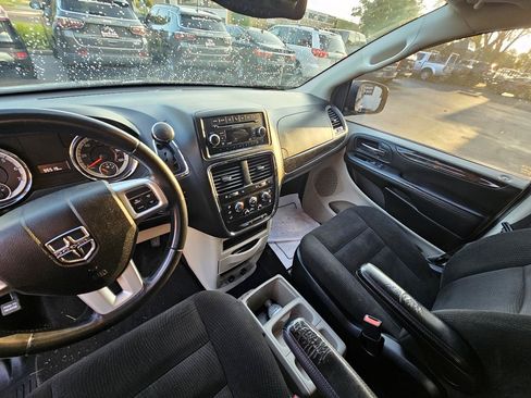 Used 2015 Dodge Grand Caravan SE w/ Quick Order Package 29E SE FWD image 20