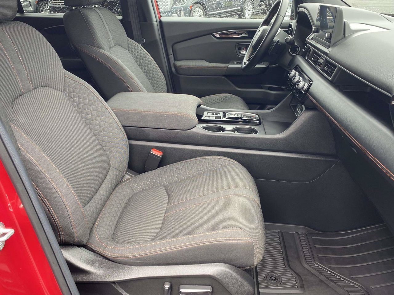 Used 2025 Honda Pilot Sport image 12