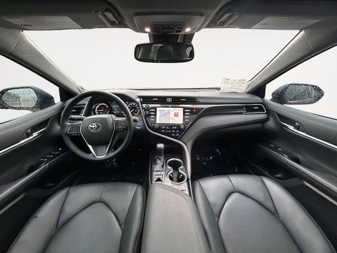 Certified 2020 Toyota Camry XLE w/ Sunroof Package image 13