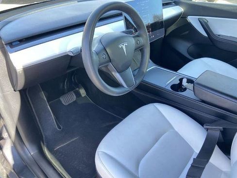 Used 2021 Tesla Model Y Long Range image 6