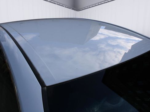 Used 2018 Toyota Camry LE image 9