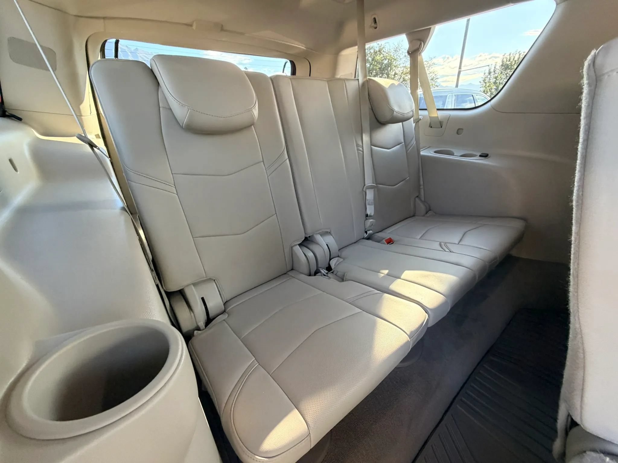 Used 2017 Cadillac Escalade ESV Premium Luxury AWD/4WD image 28