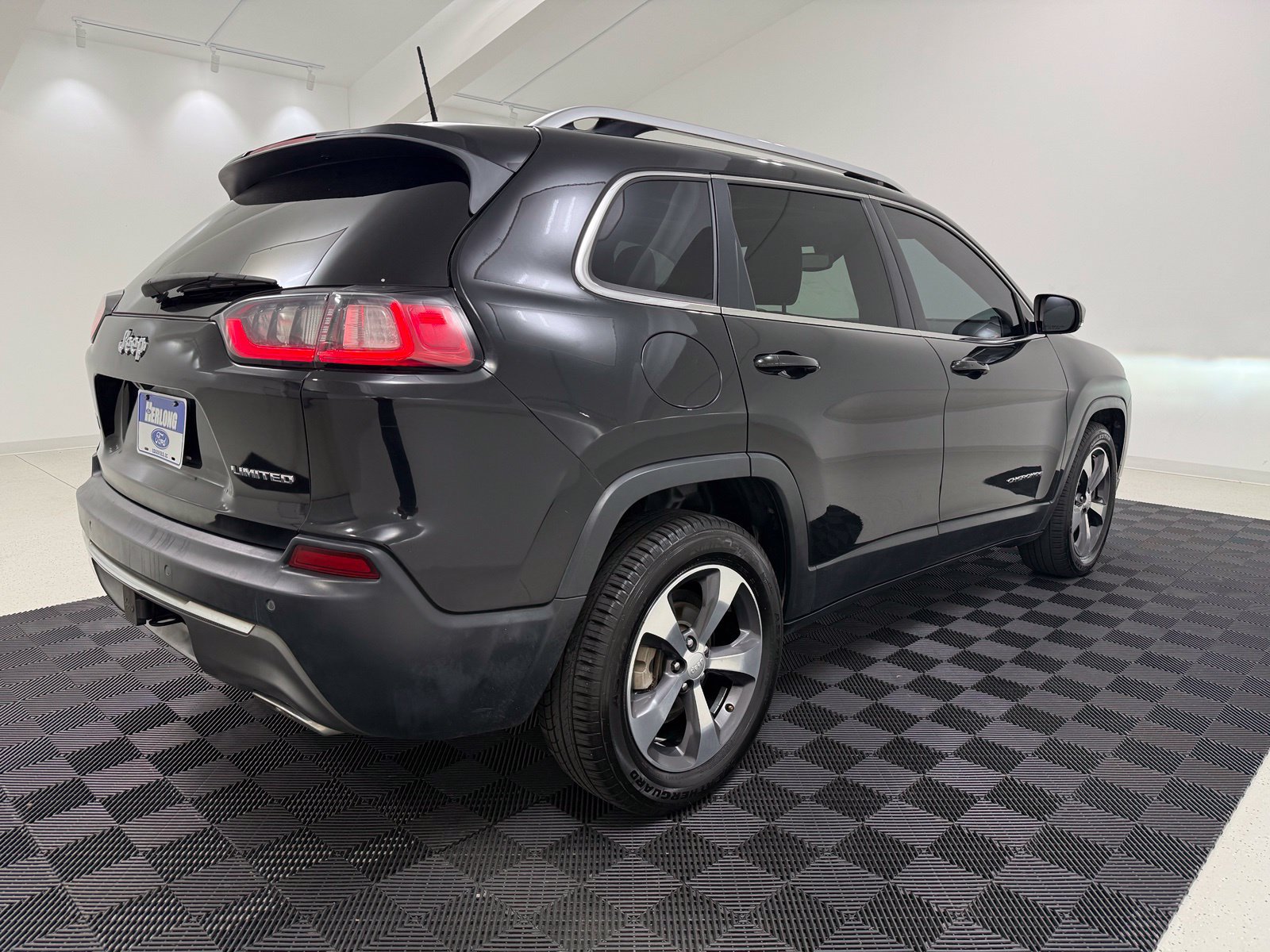 Used 2019 Jeep Cherokee Limited w/ Trailer Tow Group FWD image 8