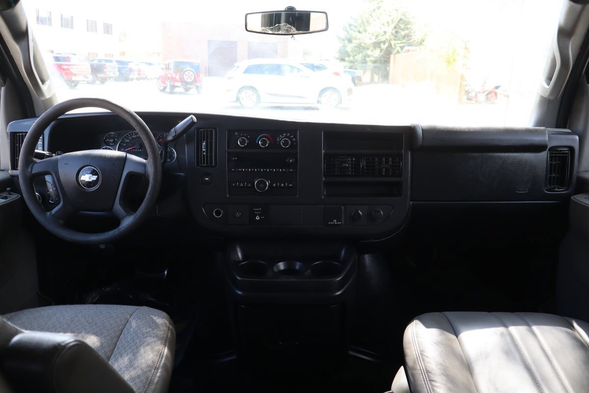 Used 2017 Chevrolet Express 3500 LT RWD image 16