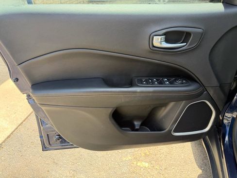 Used 2018 Jeep Compass Limited w/ Navigation Group AWD/4WD image 12