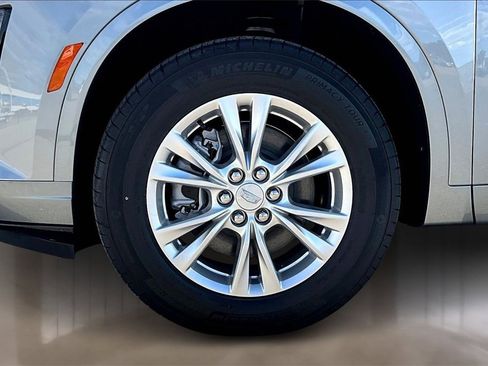 New 2025 Cadillac XT6 Luxury image 12