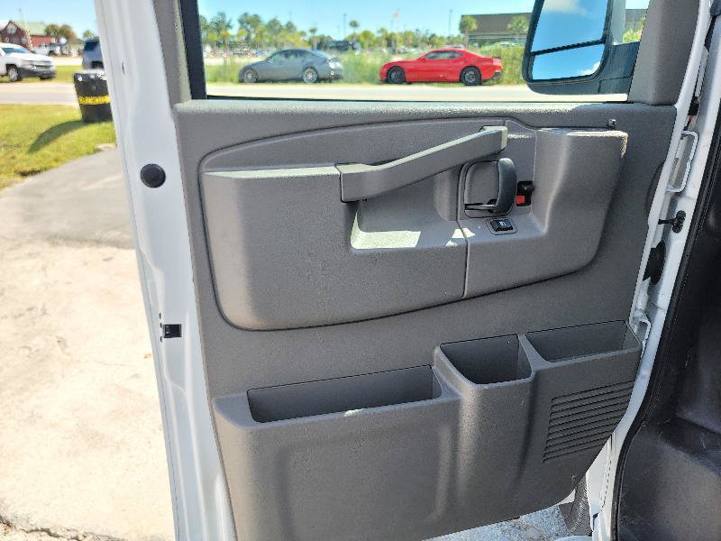 Used 2025 Chevrolet Express 2500 w/ Driver Convenience Package RWD image 6