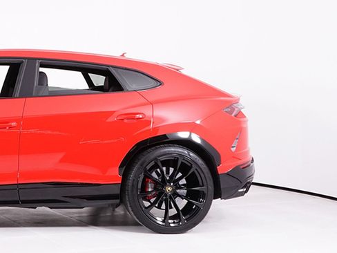 Used 2022 Lamborghini Urus AWD/4WD image 13