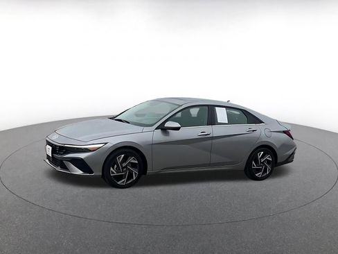 Used 2025 Hyundai Elantra SEL image 8