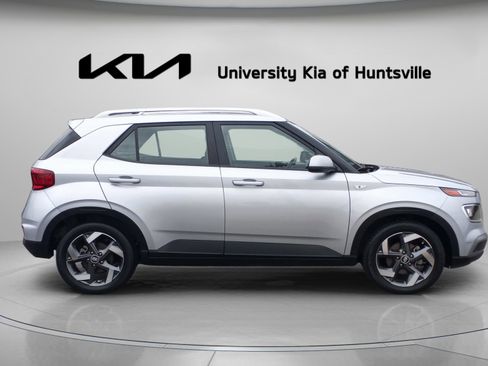 Used 2022 Hyundai Venue SEL w/ Cargo Package image 9