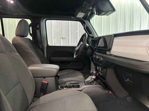 Used 2024 Jeep Wrangler Sahara w/ Technology Group image 9